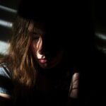 Adolescentes filmam menina de 13 anos sendo abusada e postam na internet