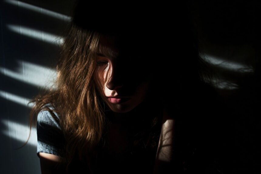 Adolescentes filmam menina de 13 anos sendo abusada e postam na internet