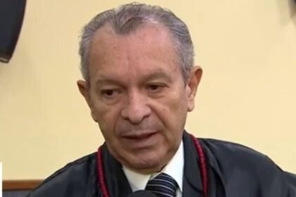 Desembargador condenado por abusar da própria neta é preso após se entregar à polícia