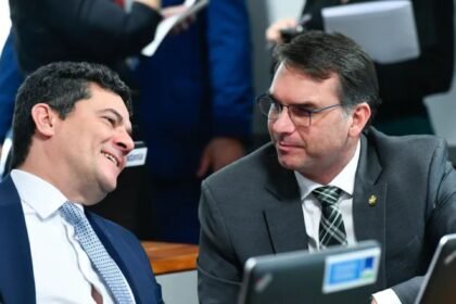 Flávio Bolsonaro declara apoio a Sergio Moro para o governo do Paraná