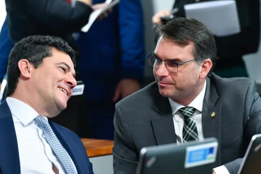 Flávio Bolsonaro declara apoio a Sergio Moro para o governo do Paraná