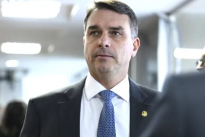 Flávio Bolsonaro defende castração química e redução da maioridade penal