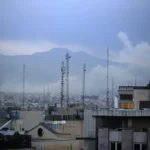 Fumaça sobe da parte sudeste da cidade após novas explosões ocorridas em Teerã, capital do Irã