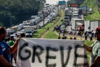 Caminhoneiros ameaçam entrar em greve contra a alta do diesel