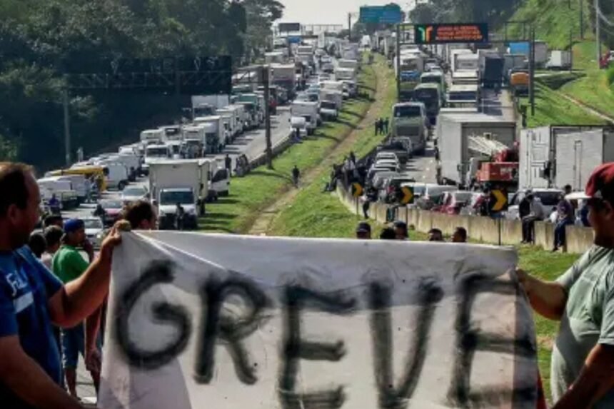 Caminhoneiros ameaçam entrar em greve contra a alta do diesel