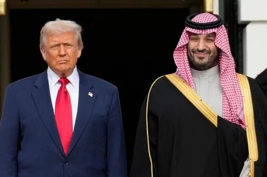 O presidente Donald Trump posa ao lado do príncipe herdeiro da Arábia Saudita, Mohammed bin Salman