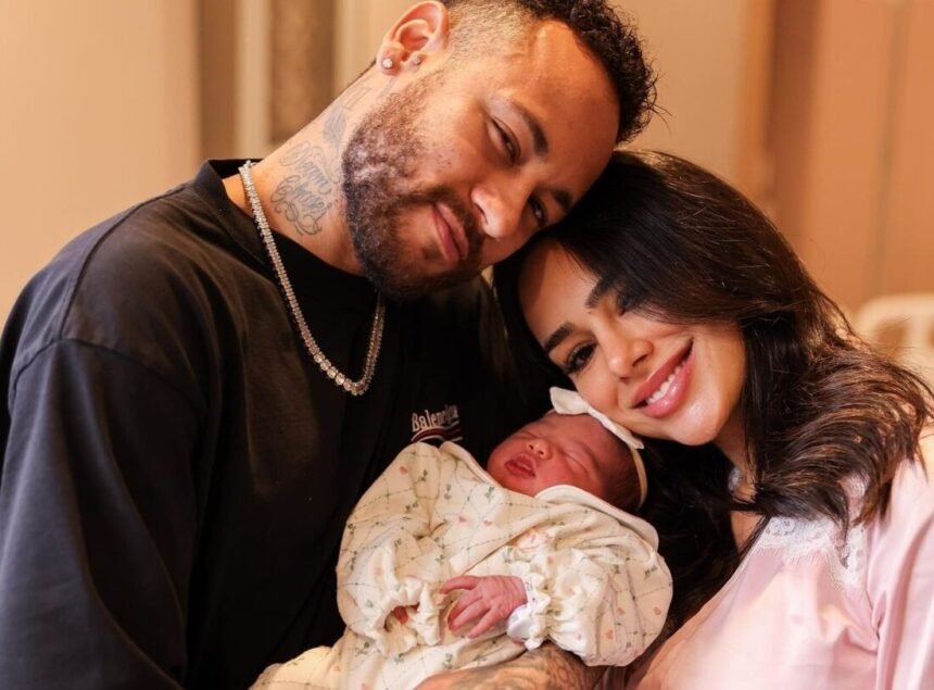 Filha caçula de Neymar é hospitalizada com gripe forte