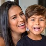 Simone comemora com o filho