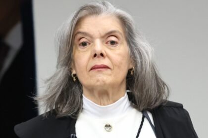 Cármen Lúcia anuncia saída antecipada do TSE