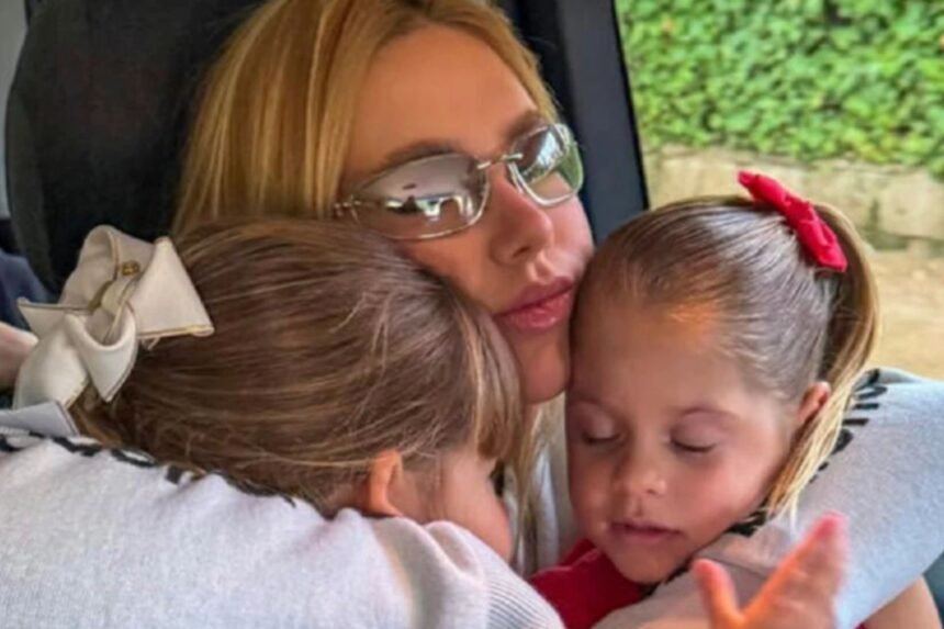 Virginia é criticada por fazer live promocional com as filhas