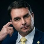 Ação de Moraes pode tornar Flávio Bolsonaro inelegível ainda antes das eleições