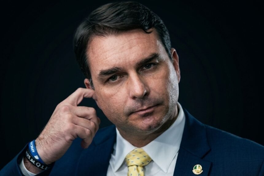 Ação de Moraes pode tornar Flávio Bolsonaro inelegível ainda antes das eleições