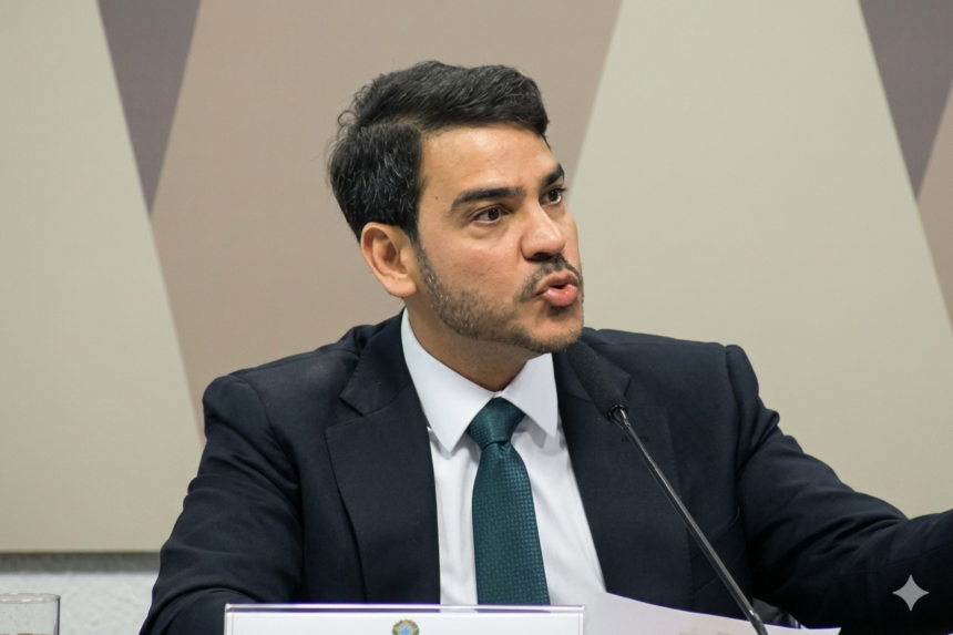 "Sou totalmente contra o aborto", diz Messias no Senado