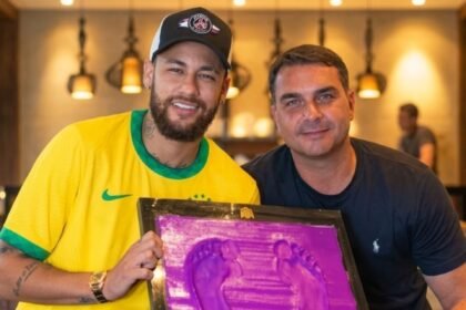 “Agora o hexa vem”: Eduardo e Flávio Bolsonaro comemoram Neymar na Copa