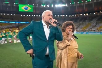 Belo e Alcione cantando o Hino Nacional viram meme nas redes sociais