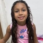 Criança de 7 anos é morta com tiro na cabeça durante invasão a residência em Nova Iguaçu, RJ