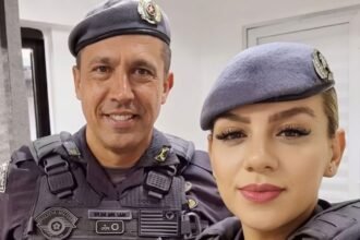 Anitta embarca em jatinho particular rumo à Copa do Mundo e alfineta: "sem tigrinho"