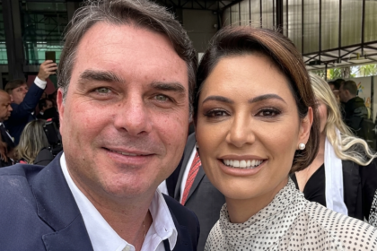 Flávio Bolsonaro pede desculpas a Michelle em busca de apoio em campanha