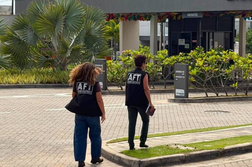Doméstica que trabalhava há 55 anos sem salário em condomínio de luxo é resgatada