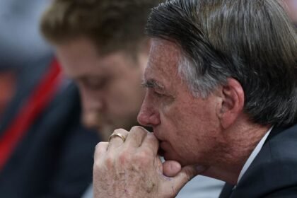 Defesa esclarece que espingarda de Bolsonaro está em importadora no RS