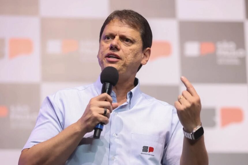 Tarcísio vence no 1º turno e garante reeleição em São Paulo